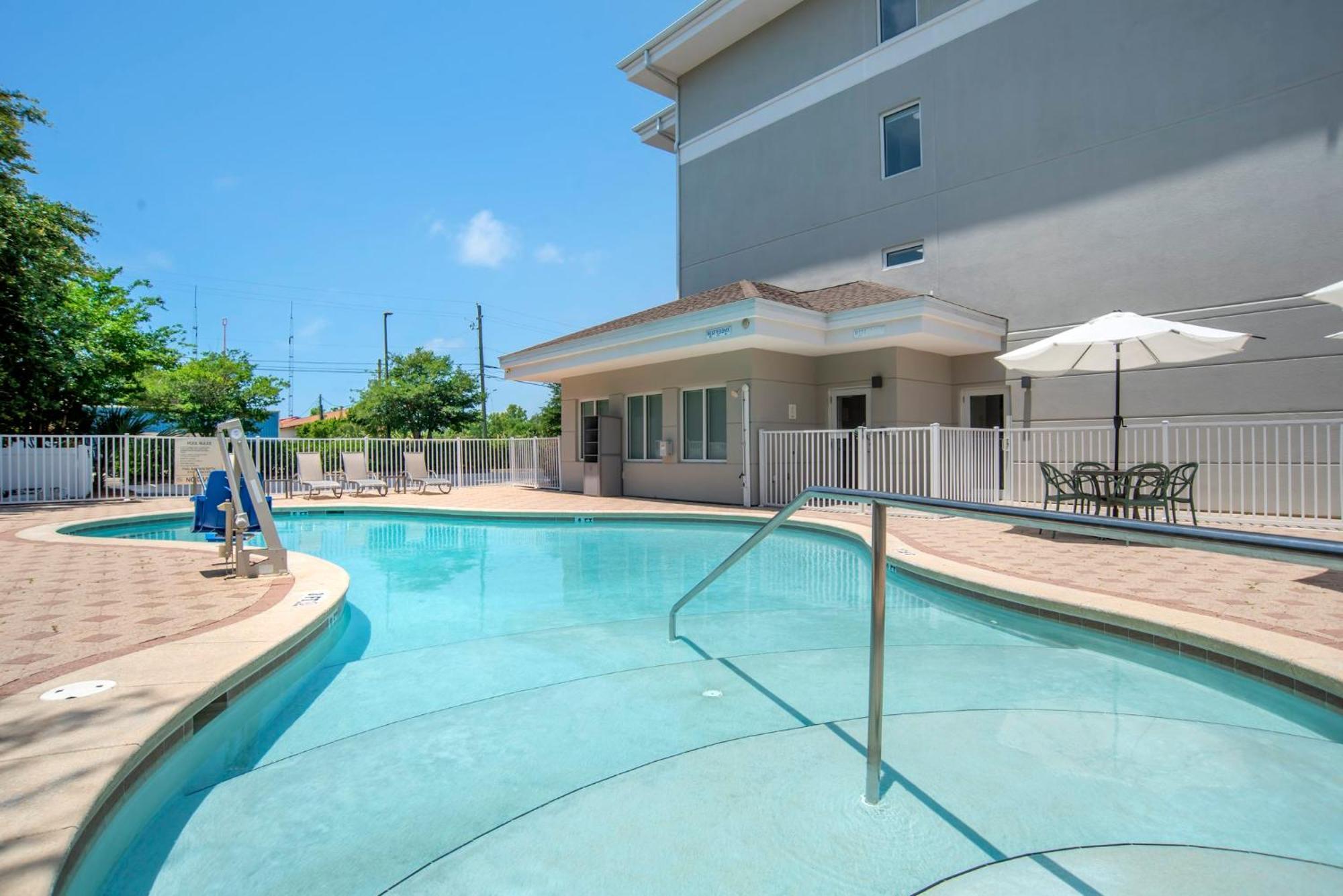 Garner Panama Northeast By Ihg Hotel